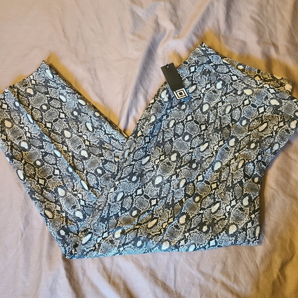 Liz Claiborne Pants - NWT Liz Claiborne snake skin styled slacks size 18